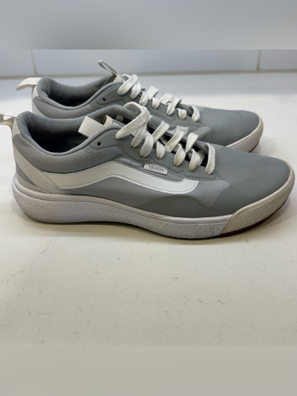 Vans UltraRange EXO Frost Gray True White Sneakers Women’s 8